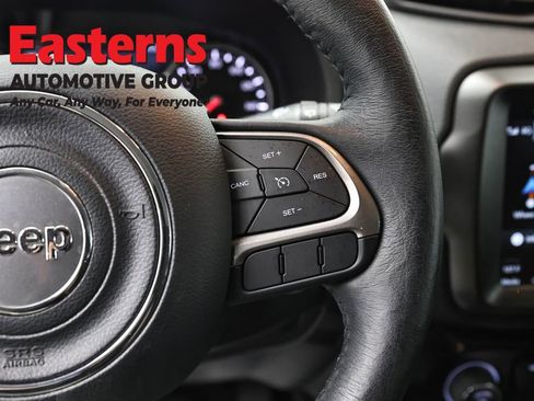 Used 2022 Jeep Renegade Latitude w/ Convenience Group AWD/4WD image 16