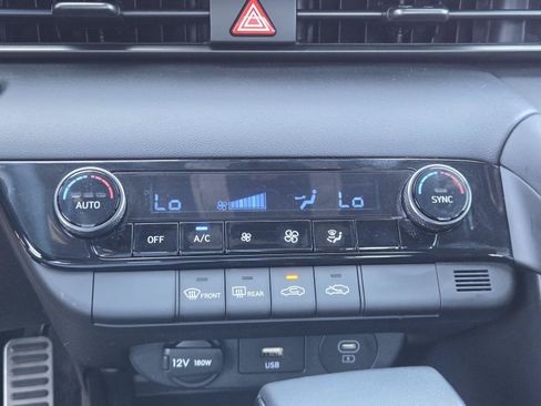 Used 2025 Hyundai Elantra Sport FWD image 11