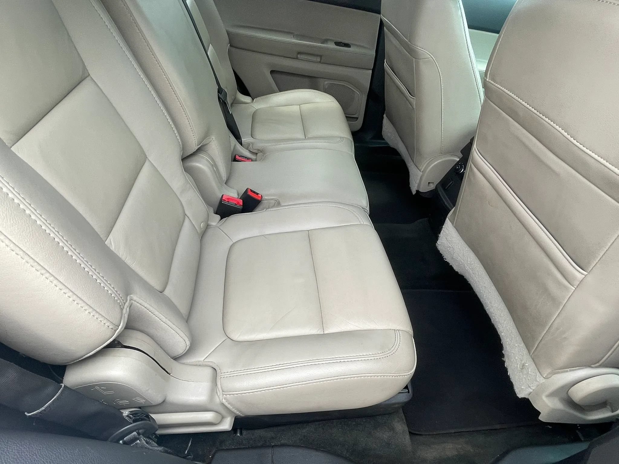 Used 2014 Ford Explorer XLT w/ Equipment Group 202A AWD/4WD image 37