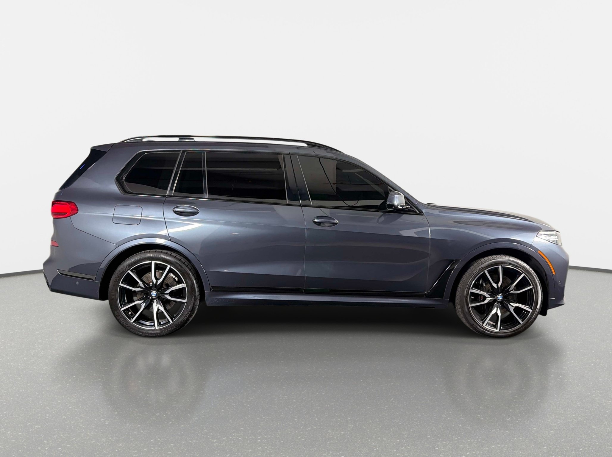 Used 2021 BMW X7 xDrive40i w/ M Sport Package AWD/4WD image 2