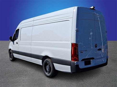 Used 2025 Mercedes-Benz Sprinter 2500 image 6