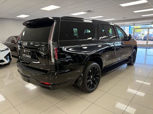 Used 2024 Cadillac Escalade ESV Sport w/ LPO, ONYX Package AWD/4WD image 7