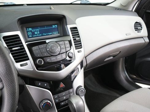 Used 2013 Chevrolet Cruze LS image 45