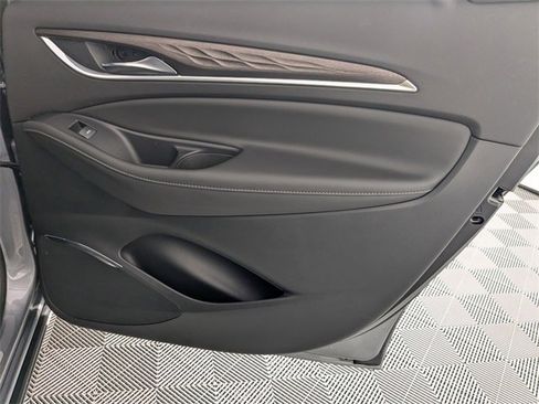 Used 2023 Buick Enclave Avenir w/ Avenir Technology Package image 34