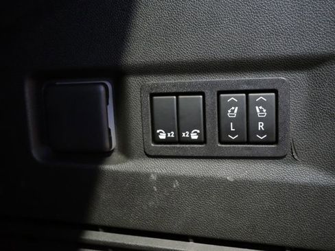 Used 2023 Chevrolet Tahoe Premier image 32