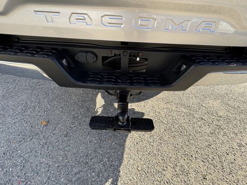 Used 2016 Toyota Tacoma SR5 w/ SR5 Appearance Package (SN) image 66