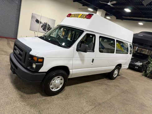Used 2014 Ford E-250 and Econoline 250 Extended w/ Power Group RWD image 10