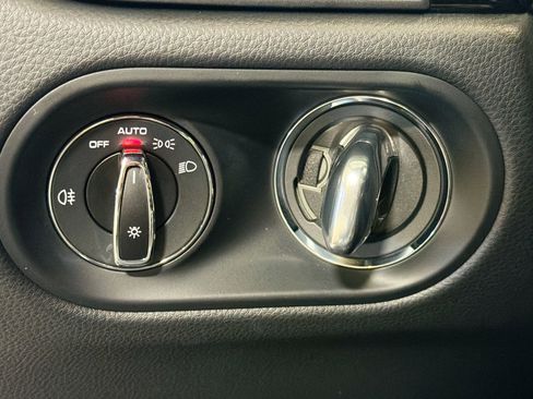 Certified 2026 Porsche Macan image 33