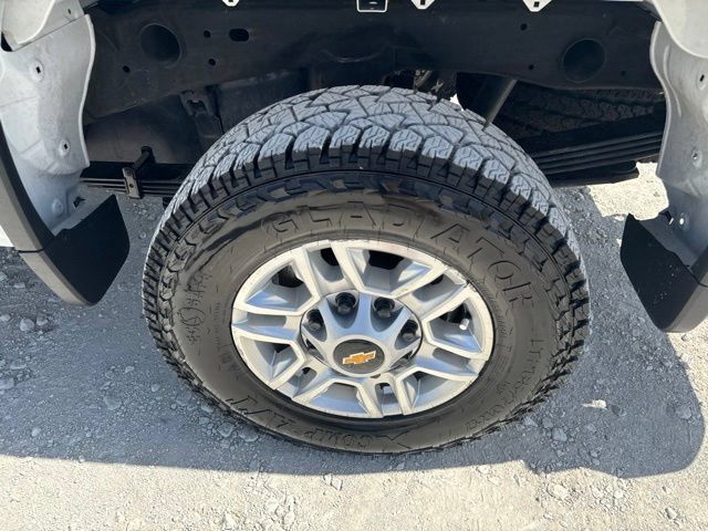 Used 2025 Chevrolet Silverado 2500 LT w/ Convenience Package AWD/4WD image 17