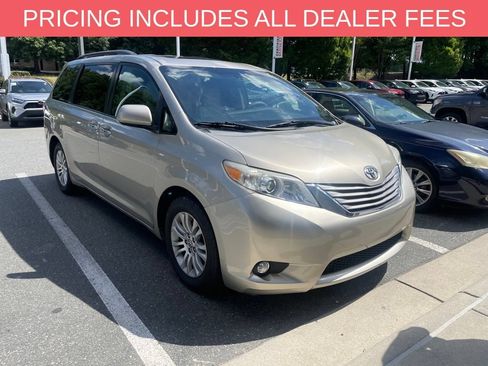 Used 2017 Toyota Sienna XLE w/ XLE Navigation Package FWD image 8
