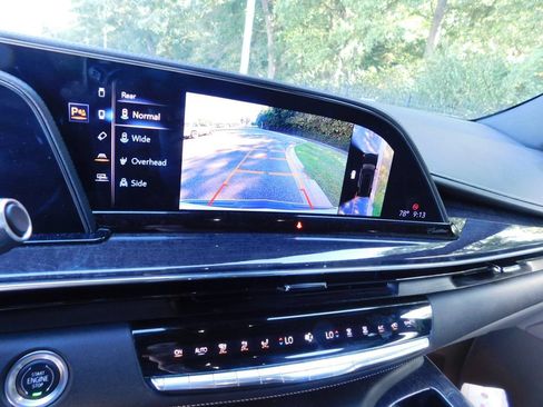 Used 2022 Cadillac Escalade Premium Luxury AWD/4WD image 5
