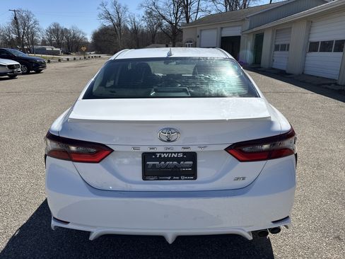Used 2022 Toyota Camry SE image 6
