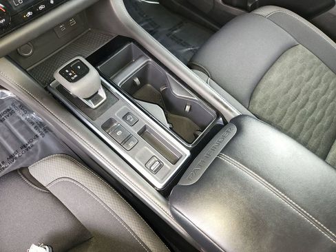 Used 2025 Nissan Pathfinder SV FWD image 22