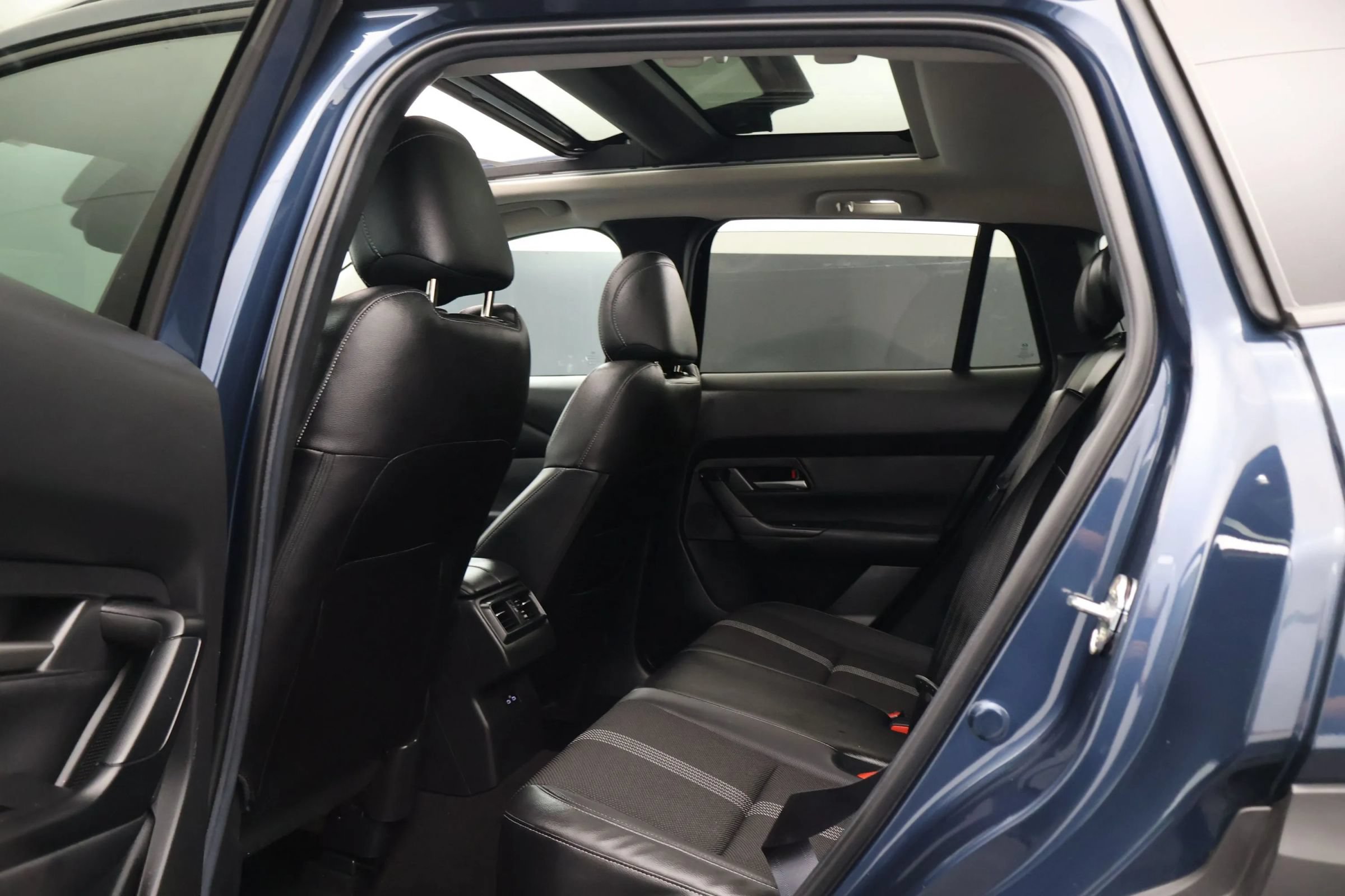 Used 2025 MAZDA CX-50 AWD 2.5 S w/ Premium Package image 12
