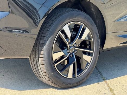 New 2026 Volvo XC60 B5 Plus w/ Protection Package Premier image 9