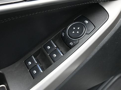 Certified 2023 Ford Explorer XLT RWD image 11