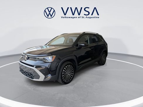 Certified 2025 Volkswagen Taos SE FWD image 4