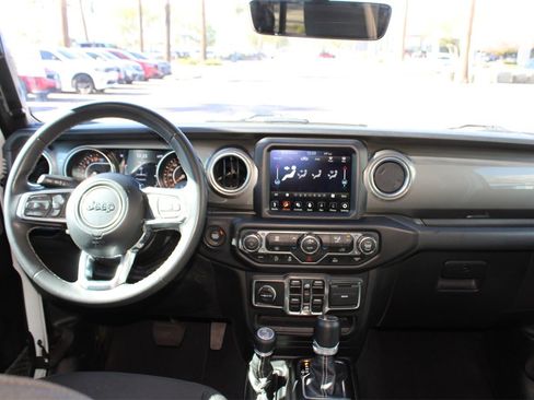 Used 2023 Jeep Gladiator Overland image 12