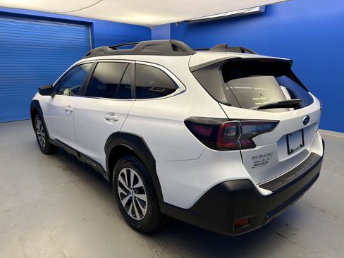Certified 2025 Subaru Outback Premium image 5