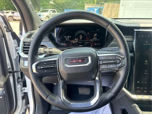 Used 2025 GMC Acadia Elevation FWD image 24