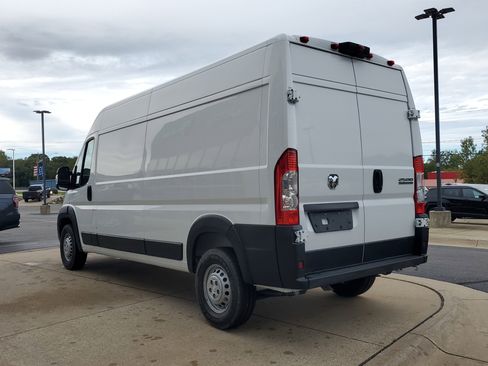 Used 2025 RAM ProMaster 2500 w/ Convenience Group image 3