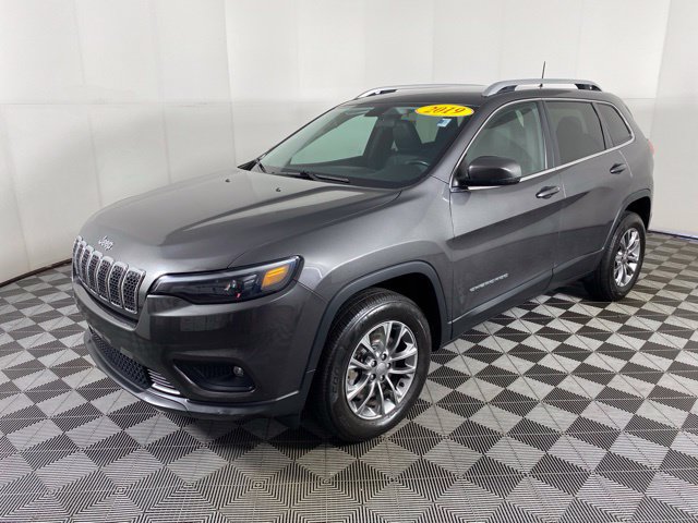 Used 2019 Jeep Cherokee Latitude Plus w/ Cold Weather Group AWD/4WD image 11