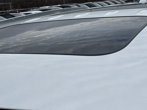 Used 2020 Buick Enclave Essence w/ LPO, Luxury Package image 17