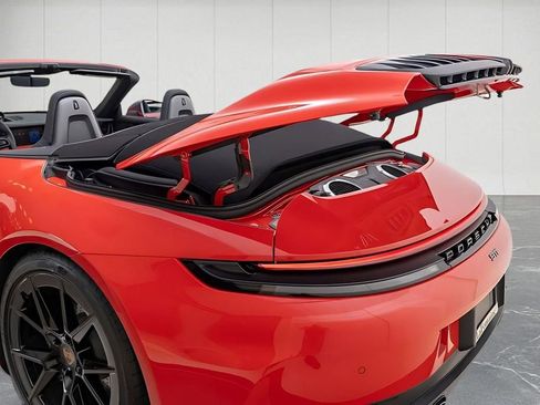 Used 2025 Porsche 911 Carrera T RWD image 23