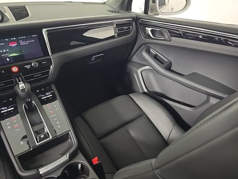 Used 2026 Porsche Macan AWD/4WD image 24