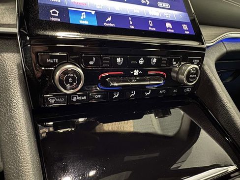 Used 2021 Jeep Grand Cherokee L Overland image 26