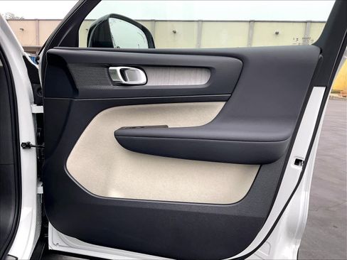 New 2026 Volvo XC40 B5 Plus w/ Protection Package Premier image 30