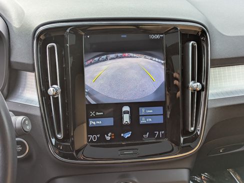 Used 2020 Volvo XC40 T5 Momentum image 22