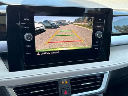 New 2025 Volkswagen Taos SE image 38