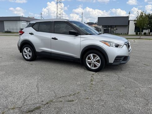 Used 2020 Nissan Kicks S FWD image 5