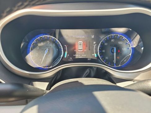 Used 2022 Chrysler Pacifica Touring-L FWD image 29