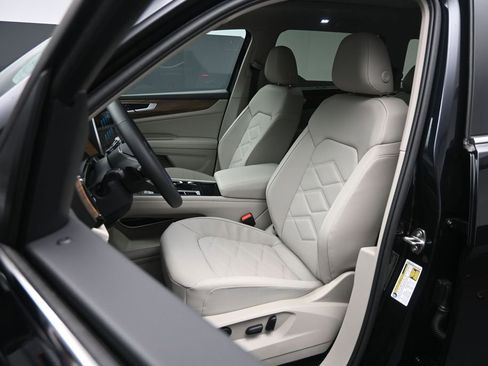 New 2026 Volkswagen Atlas SE FWD image 16