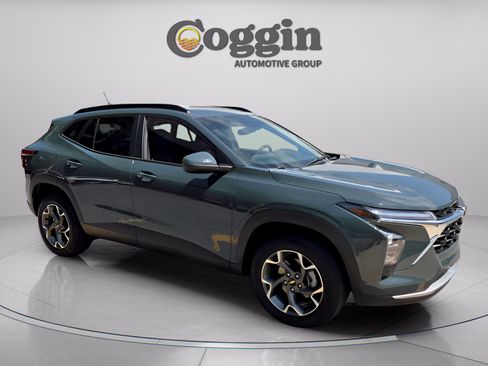 Used 2025 Chevrolet Trax LT w/ Driver Confidence Package FWD image 7