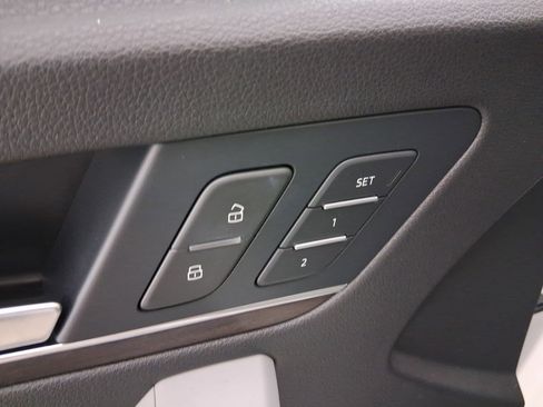 Used 2022 Audi Q5 e Premium w/ Convenience Package image 12