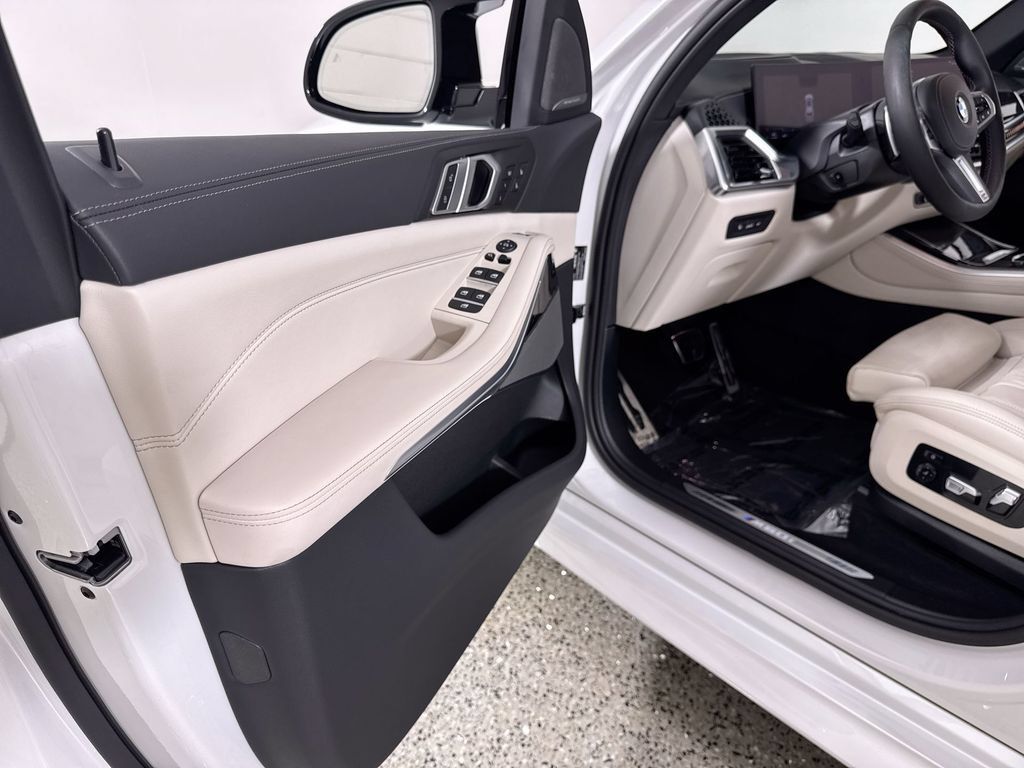 Used 2025 BMW X5 M60i AWD/4WD image 13