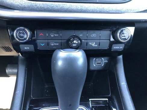 Certified 2024 Jeep Compass Latitude image 16