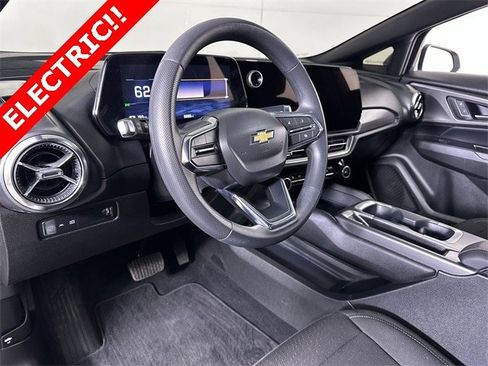 Used 2025 Chevrolet Equinox EV LT image 10