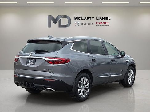 Used 2019 Buick Enclave Avenir w/ Avenir Technology Package image 5