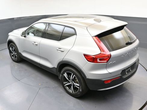Certified 2025 Volvo XC40 B5 Core image 46