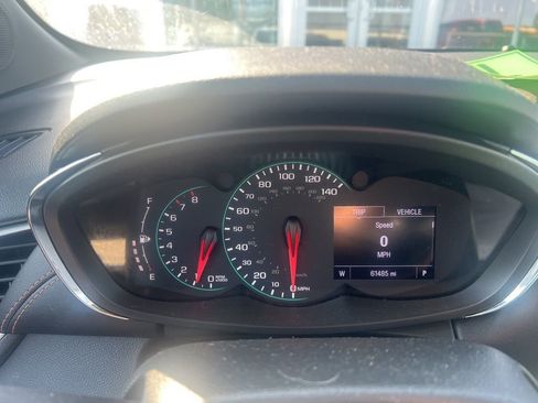 Used 2019 Chevrolet Trax LT w/ LT Convenience Package image 6