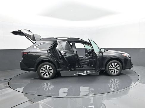 Used 2024 Subaru Outback Premium AWD/4WD image 31