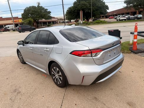Used 2022 Toyota Corolla LE FWD image 3