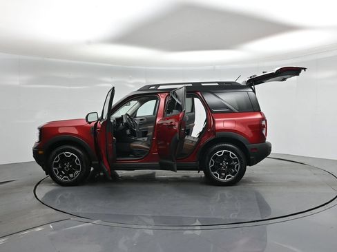 Certified 2025 Ford Bronco Sport Outer Banks w/ Outer Banks Tech Package+ AWD/4WD image 36