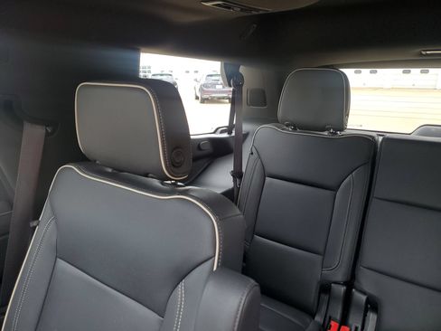 Used 2023 Chevrolet Tahoe Premier AWD/4WD image 13