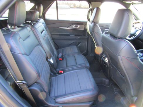 Certified 2025 Ford Explorer ST-Line w/ Premium Package image 17