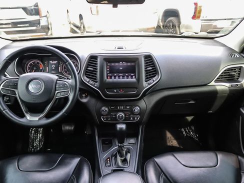 Used 2019 Jeep Cherokee Latitude Plus FWD image 12